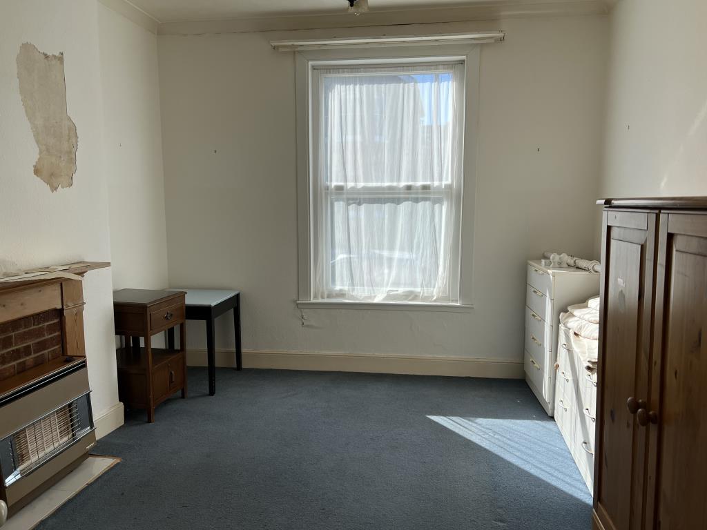 Lot: 23 - PAIR OF FLATS FOR INVESTMENT OR OCCUPATION - Kitchen of One Bedroom Flat for Investment Opportunity in Seaview Isle of Wight